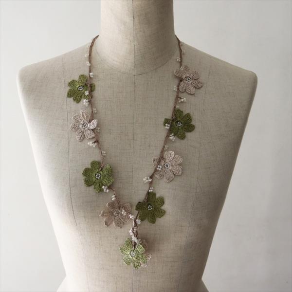 トルコのレース「オヤ」ネックレスかぎ針編みのトゥオヤ  パパテヤ グリーン・ベージュ