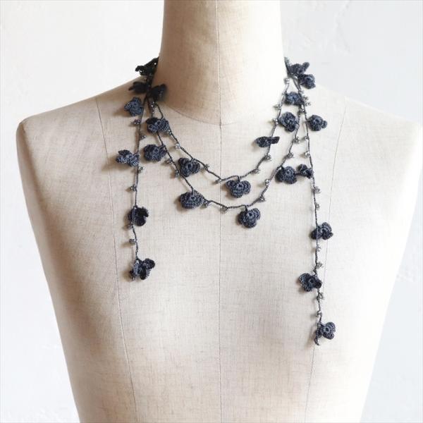 オヤ トゥオヤ ロングラリエット 小花モチーフ ブラック