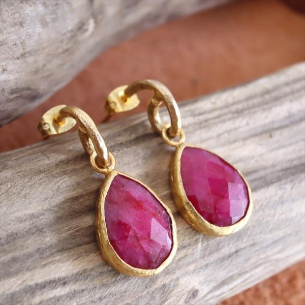 アルサメイア フープ ピアス 揺れるドロップ形 ルビー