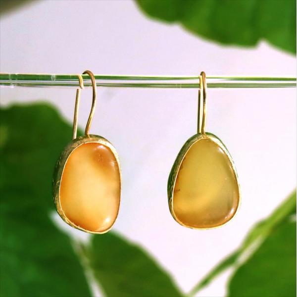 琥珀 アンバーラフカットピアス 22KGP トルコジュエリー 琥珀 癒し 自然のジュエリー