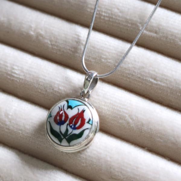 キュタフヤ陶器 シルバーペンダント 赤いチューリップ
