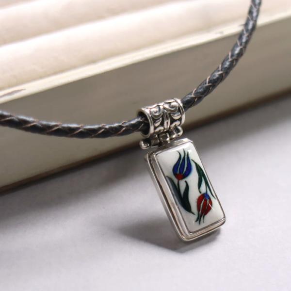 キュタフヤ陶器 シルバーペンダント 赤と青のチューリップ　レクタングル