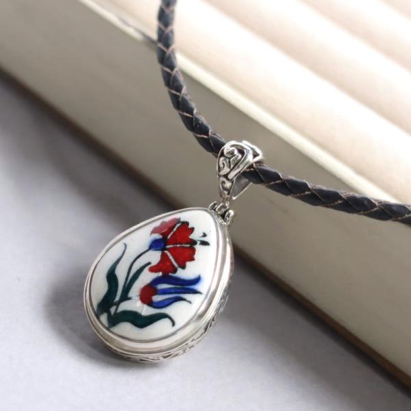 キュタフヤ陶器 シルバーペンダント カーネーションとチューリップ　ドロップ形