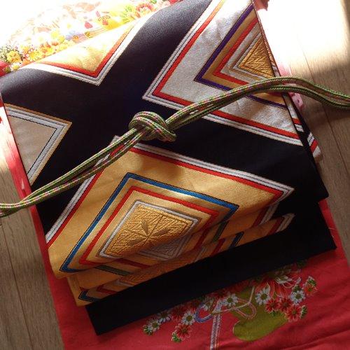 袋帯 正絹西陣織 黒地に金色の菱模様刺繍  シャープな印象の帯 振袖用