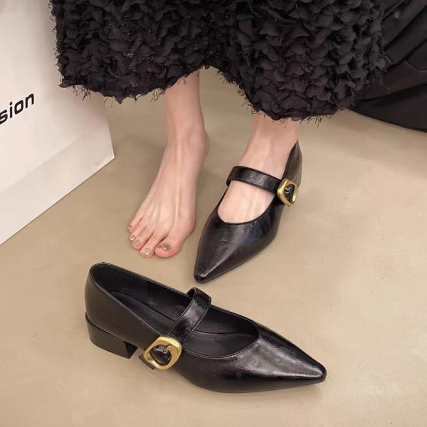 パンプス レディース メリージェーン ポインテッドトゥ 太ヒール ストラップ 歩きやすい 走れる 通...