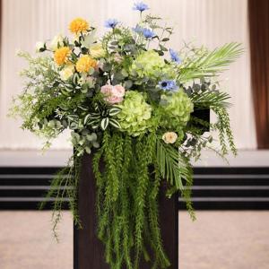 造花 壇上アレンジ 赤バラ ピンクユリ 大輪花...の詳細画像1