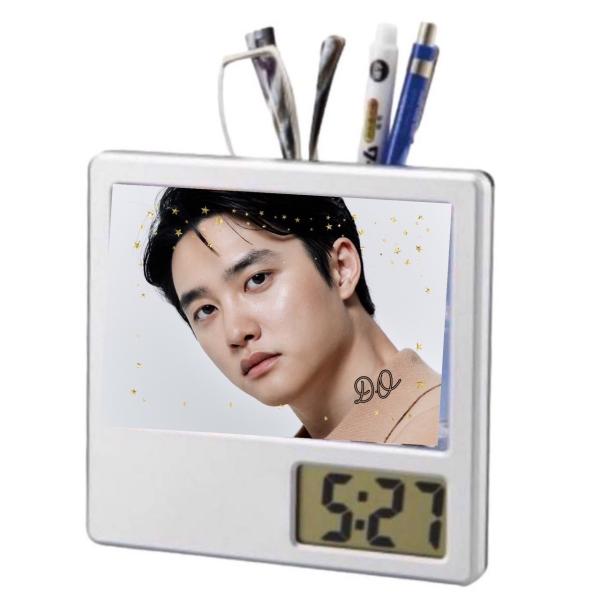 ドギョンス EXO エクソ D.O ディオ 写真入り ペン立て付き 置き時計 時計 フォトフレーム ...