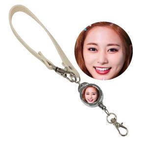 ツウィ TWICE トゥワイス リール付き ストラップ キーホルダー キーリング 伸びる 伸縮 韓流 グッズ sc078-1