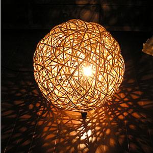 ラタンのランプ　ボール型　ナチュラル　H.30cm アジアンインテリア　アジアンランプ　照明　エスニック｜angkasa
