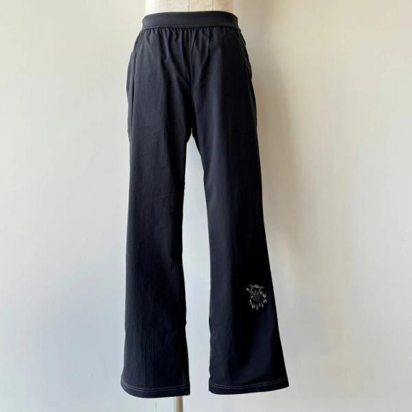 【40％OFF SALE】アルベロベロ(Alberobello)オレボレブラぶたさん刺繍入り ストレ...