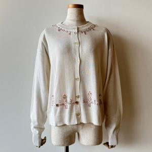 【40％OFF SALE】アルベロベロ(Alberobello)オレボレブラぶたさんボタン刺繍 ニットカーディガン（オフホワイト）【2025 SUMMER COLLECTION】送料無料