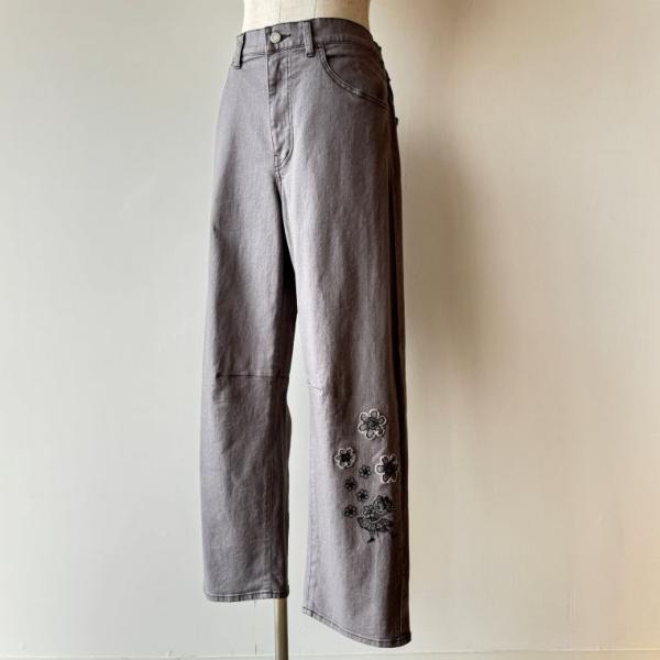 【30％OFF SALE】アルベロベロ(Alberobello)オレボレブラぶたさん刺繍入り ストレ...