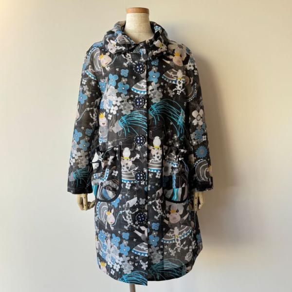 アルベロベロ(Alberobello)オレボレブラMs.ノーティプリント シアータフタコート（クロ）...