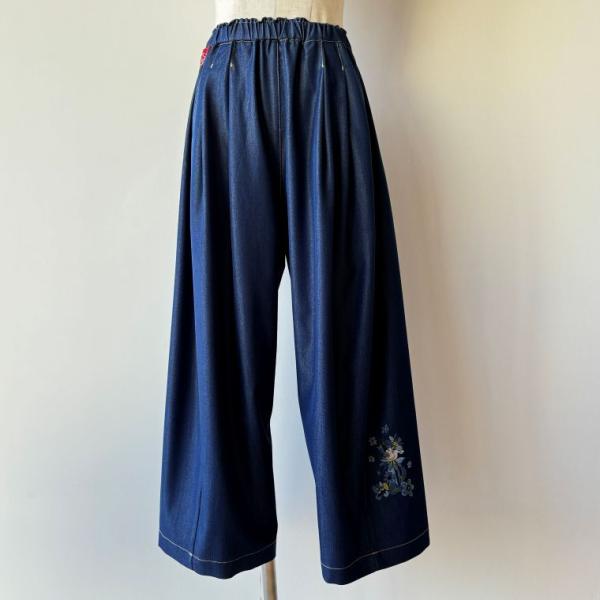 アルベロベロ(Alberobello)オレボレブラぶたさん&amp;フラワー刺繍入り デニム パンツ（コン）...