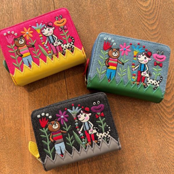 アルベロベロ(Alberobello)オレボレブラぶたさん刺繍入り デニムウォレット【2026 SP...