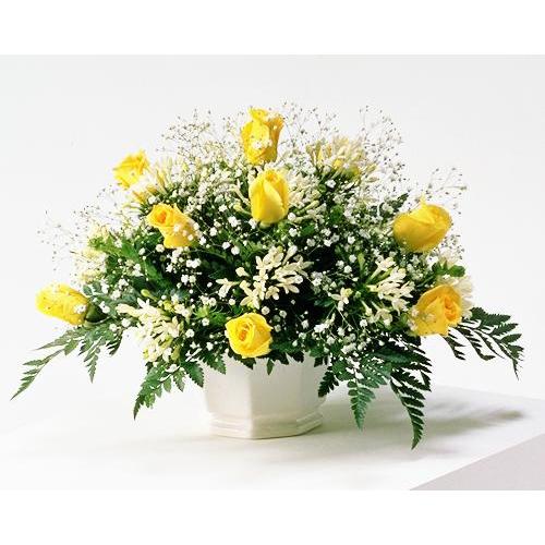 バラ ばら 黄バラとかすみ草のアレンジメント ギフト 誕生日 プレゼント 贈り物 バレンタイン プレ...