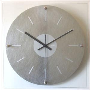 フォーカススリー 掛け時計 アルミクロック V-2 シルバーおしゃれ 壁掛け時計 壁掛け 新築祝い 時計｜antdesignstore