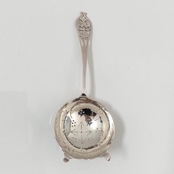 スプーン型ティーストレイナー【ヴィンテージ】シルバー　1934年(983)