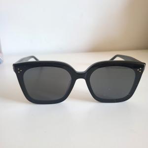 Gentle Monster ジェントルモンスター Lilit サングラス /黒 : 青