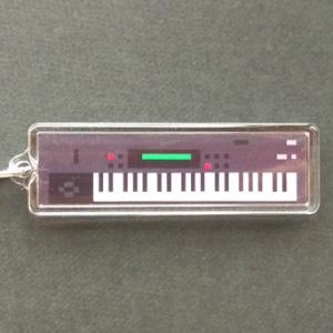 キーホルダー シンセキーホルダー05 PCM SYNTHESIZER