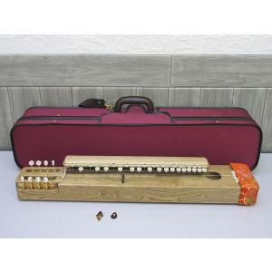 【中古】　手工大正琴 特製 28鍵 ハードケース付き 木目 ナチュラル 8弦 弦楽器 和楽器 伝統楽...