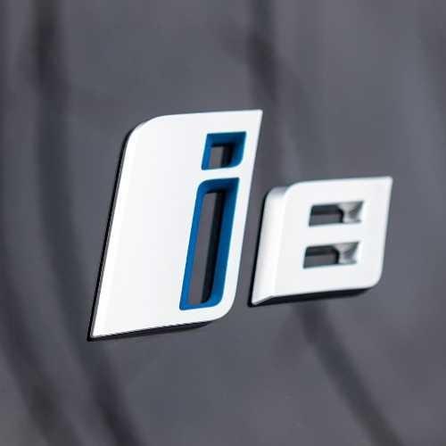BMW純正 "i8" エンブレム(I12)