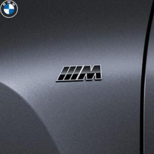BMW純正 "M" エンブレム (ブラック／クローム) (I20 iX)｜APdirect