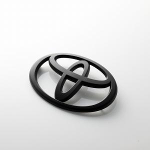 トヨタ ハイエースワゴン マット ブラック フロントエンブレム 90975