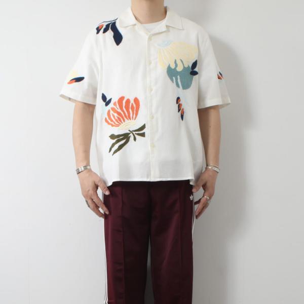 WAX LONDON ワックスロンドン フラワー刺繍 ショートスリーブシャツ ホワイト マルチカラー...