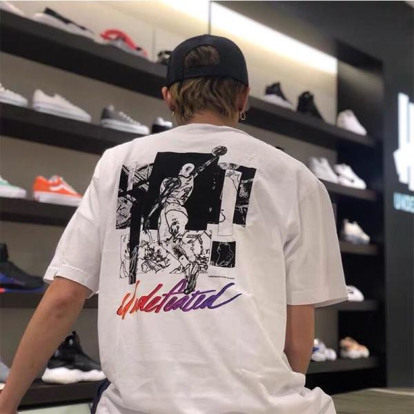 UNDEFEATED アンディフィーテッド Tシャツ カットソー メンズ レディース Kobe プリ...