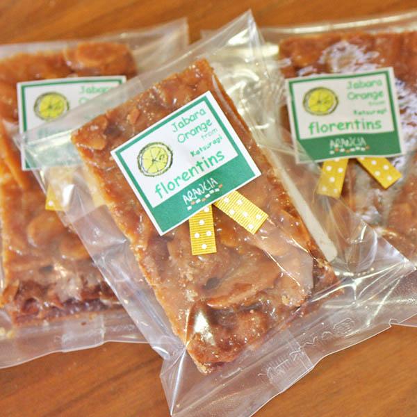 「ジャバラ風味のフロランタン」アーモンドをじゃばらオレンジで風味付けしたみかんの花の蜂蜜でコーティン...