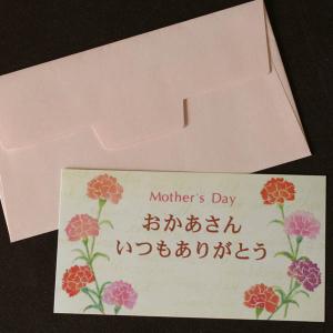 ミニ母の日カード Mother's day「おかあさんいつもありがとう」ラメ入り8色のカーネーション（横長名刺型,封筒つき）【ネコポス可】｜arancia-mm