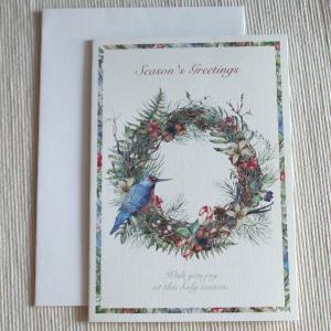 クラシカルクリスマスカード「木の実のナチュラルなリースと青い鳥」【ネコポス可】｜arancia-mm