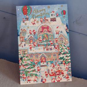 クリスマスカード『雪降る赤いリボンのロッジにサンタがいっぱい』【ネコポス可】｜arancia-mm