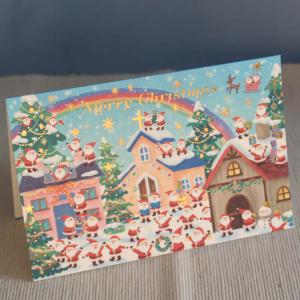 クリスマスカード『虹がかかる教会の町にサンタがいっぱい』