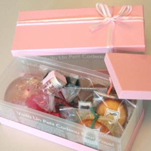 【送料込】ハーバルクリアBOXピンク〜プリザーブドフラワーハーバリウムとハーブティ(ハイビスカス,ローズヒップ,紅茶)と焼き菓子【花とスイーツギフト】母の日