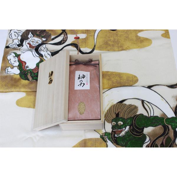「神の力」桐箱　風神雷神風呂敷包み1kg（白米コシヒカリ）
