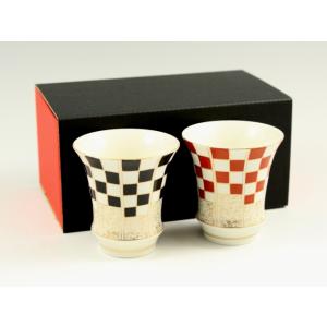 有田焼 匠の蔵 徳幸窯 祝い市松　黒・赤 ペア (反) SAKE GLASS(日本酒グラス)