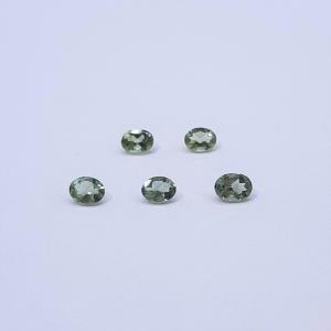 天然石ルース（裸石）・グリーンアパタイト / オーバル カット【4mmx3mm】（１粒）　ランダム発送｜arnavgems