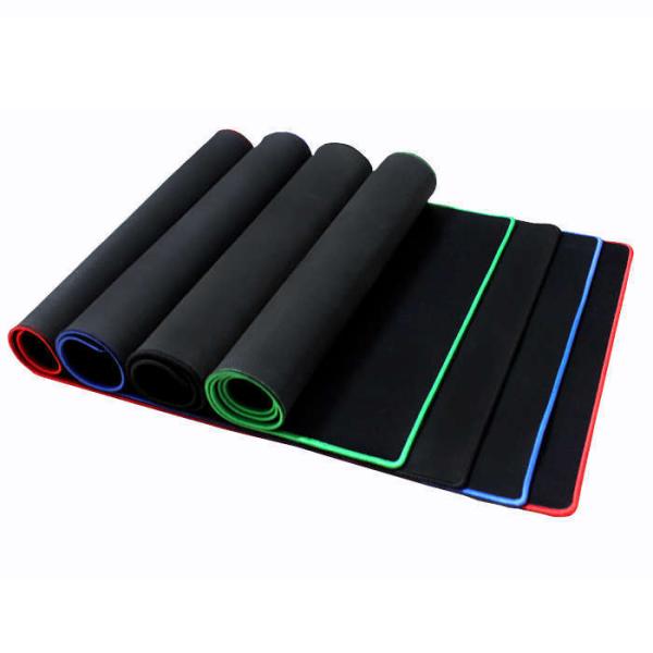 無臭の天然ゴムと表面は綿。手首のあたりも柔らかで作業がはかどる30x60cmの大判マウスパッド。デス...