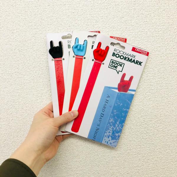 メロイック・サインのブックマーク。やわらかで本を傷つけない。