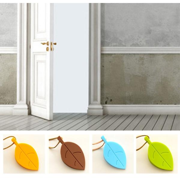 木の葉のドアストッパー。換気や荷物の出し入れ時に。使わないときはひっかけて収納。 おしゃれ かわいい...