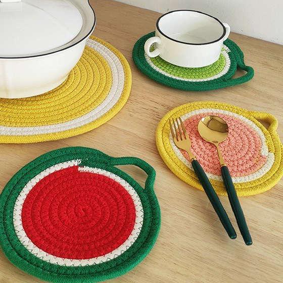 ひとまわり大きなロープ巻きでフルーツのポットマット。鍋敷きにもコースターにも。 おしゃれ かわいい ...