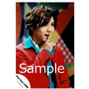 山田涼介(Hey!Say!JUMP) 公式生写真/ウィークエンダー・衣装赤×水色・人差し指立て｜arraysbook