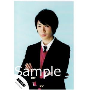 相葉雅紀(嵐) 公式生写真 GUTS・衣装黒×ピンク×白・腕組み・背景水色｜arraysbook