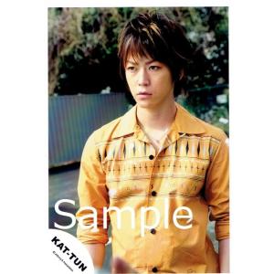亀梨和也(KAT-TUN) 公式生写真 衣装黄色×黒×白・目線若干左｜arraysbook