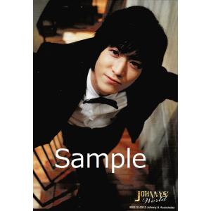 中島裕翔(Hey!Say!JUMP) 公式生写真 ジャニーズワールド 2012-2013・衣装黒×白・カメラ目線・口閉じ・階段｜arraysbook