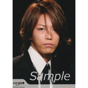 亀梨和也(KAT-TUN) 公式生写真/2008年・衣装黒×白・背景黒｜arraysbook