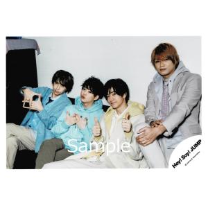 有岡大貴＆中島裕翔＆高木雄也＆八乙女光(ヘイセイジャンプ) 公式生写真 Lucky-Unlucky/Oh! my darling・カメラ目線・座り・背景グレー｜arraysbook