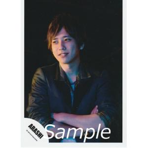 二宮和也(嵐) 公式生写真 Calling Breathless・衣装グレー・目線左方向・腕組み｜arraysbook